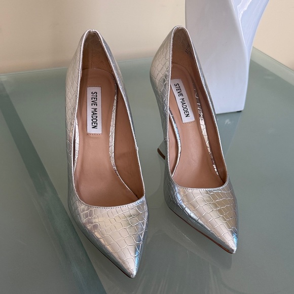 Steve Madden Silver Heels Croc-Embossed Wedge Heels size 8 - Picture 3 of 8